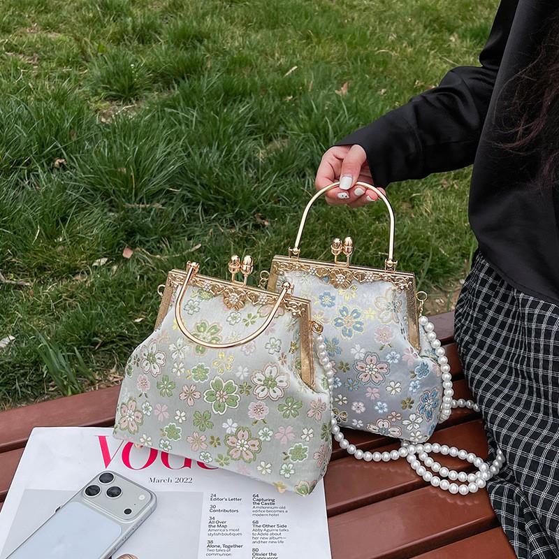 Elegante Floral Bestickte Stoff-Clutch-Tasche Damen Muschelform Abendtasche Mit Schloss Crossbody Oder Schulterverwendung