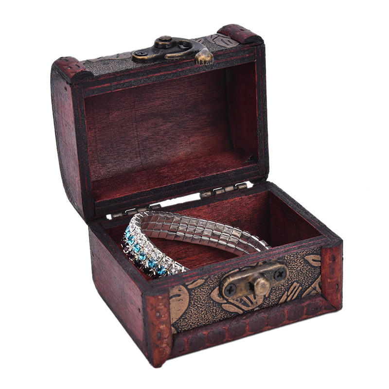 Dřevěná historická truhla s pokladem Úložná krabička na šperky ze dřeva Pouzdro s organizérem