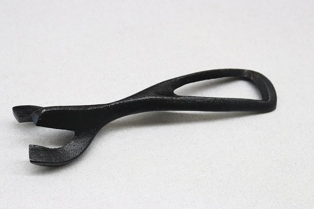 Castle Enterprise Asahi Steak Plate, Cast Iron with Small Handle, for Commercial Use