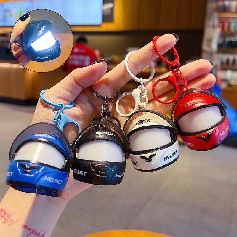Portachiavi Creativo Luminoso per Casco da Motociclista Ornamento Luce Notturna