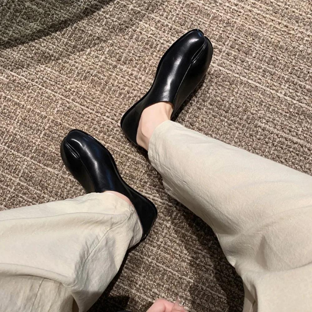 Fashion Flat Shoes Silver Tabi Ninja Shoes Women Split Toe Flats Trotters Mocasines Mujer Solid PU Leather Loafers Femmes Slip on Slides