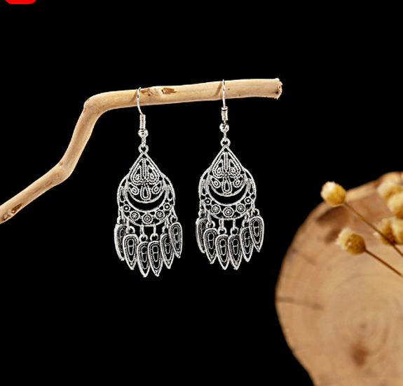 Vintage European & American Style Hollow Fashion Pendant Earrings for Women