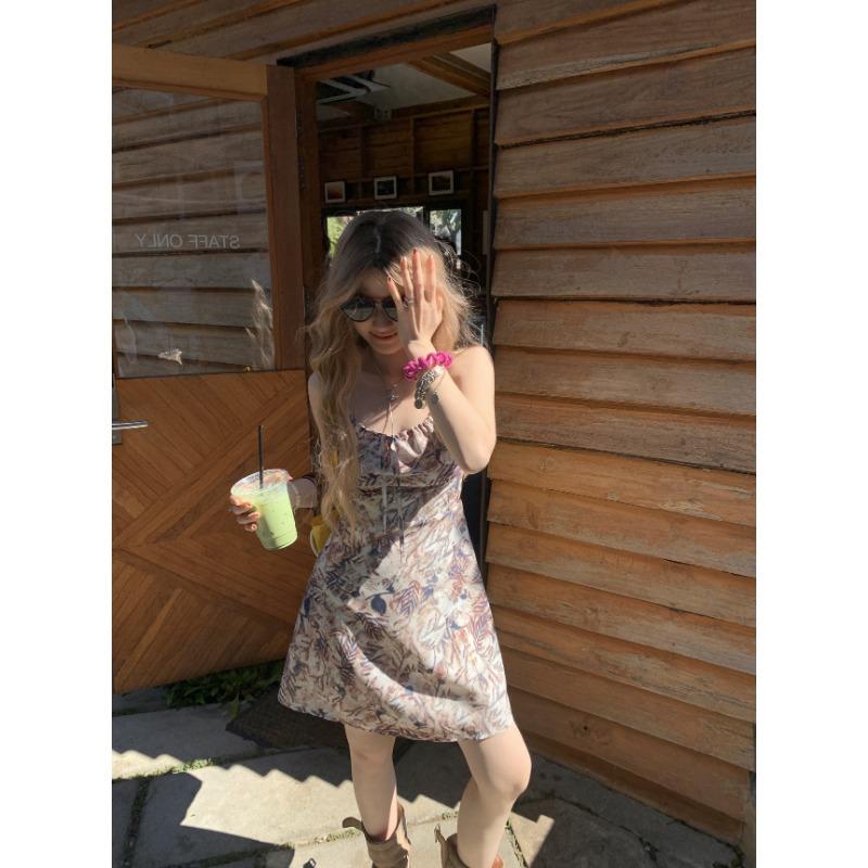 

Женское темпераментное винтажное платье с цветочным принтом и бретельками через шею, летнее утягивающее платье в стиле бохо, короткое платье А-силуэта M