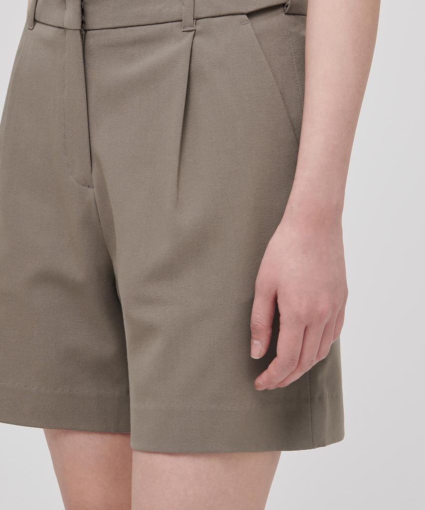MUSINSA STANDARD WOMAN Women'S Lightweight Hidden Elastic Waist Half Slacks [Dusty Beige]