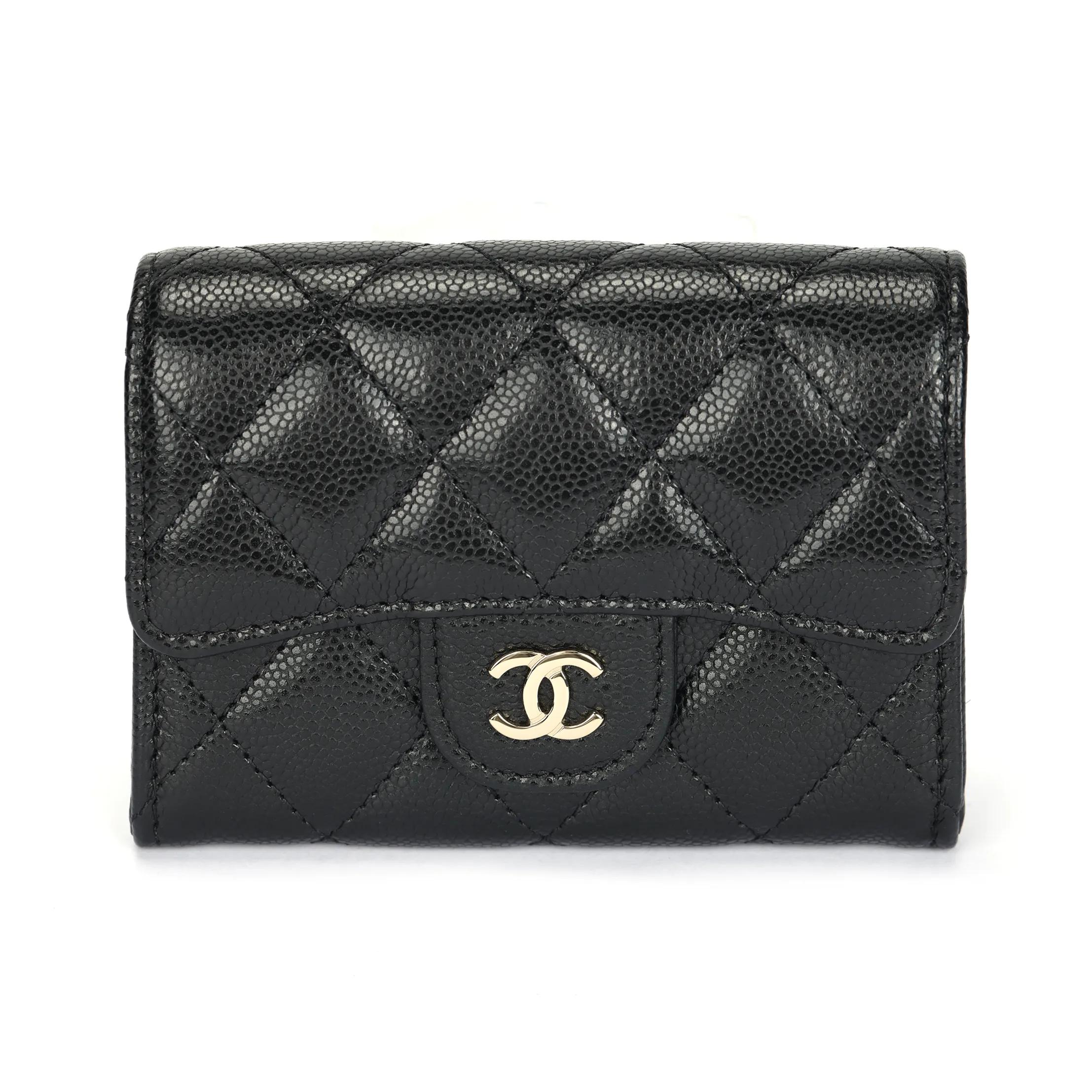 

Шкіряний візитник CHANEL 24A зі світло-золотистою пряжкою, ромбоподібним візерунком, подвійним логотипом C, зернистим логотипом для жінок, чорного кольору One Size-Box(Basic Set+Box) чорний