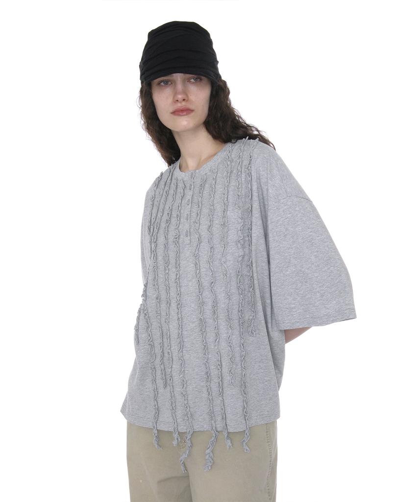 PARTIMENTO WOMEN Frill Trim Henley Neck Tee_Melange