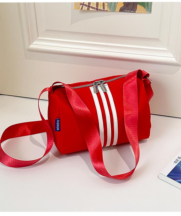 

2025 new nylon women s bag shoulder portable dual-purpose bag urban simple fashion sports bag messenger bag small square bag красный