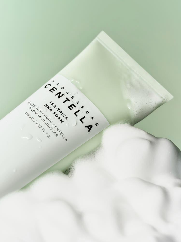 Skin1004 Madagascar Centella Tea-Trica BHA Foam Deep Cleansing Facial Cleanser 125ml