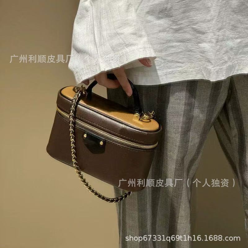 Source Guangzhou High-end Vanity Cosmetic Bag, Contrasting Color Chain Box Bag, Portable Messenger Shoulder Bag.