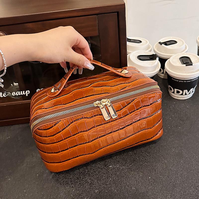 2026 Cosmetic Bag Women s Premium Sense New Large Capacity Convenient Cosmetic Bag Travel Wash Bag Cosmetics Storage Bag 25*12*13CM коричневый