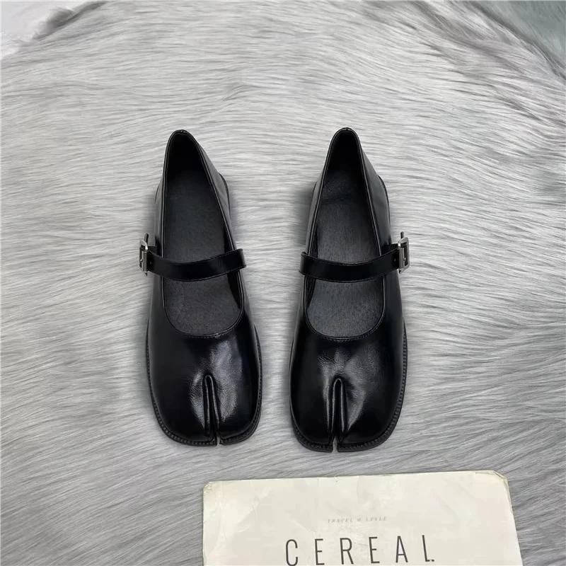 Fashion Novelty Split Toe flat shoes woman quality leather mary janes Japanese style trotters flats ankle bele Tabi ninja loafers women