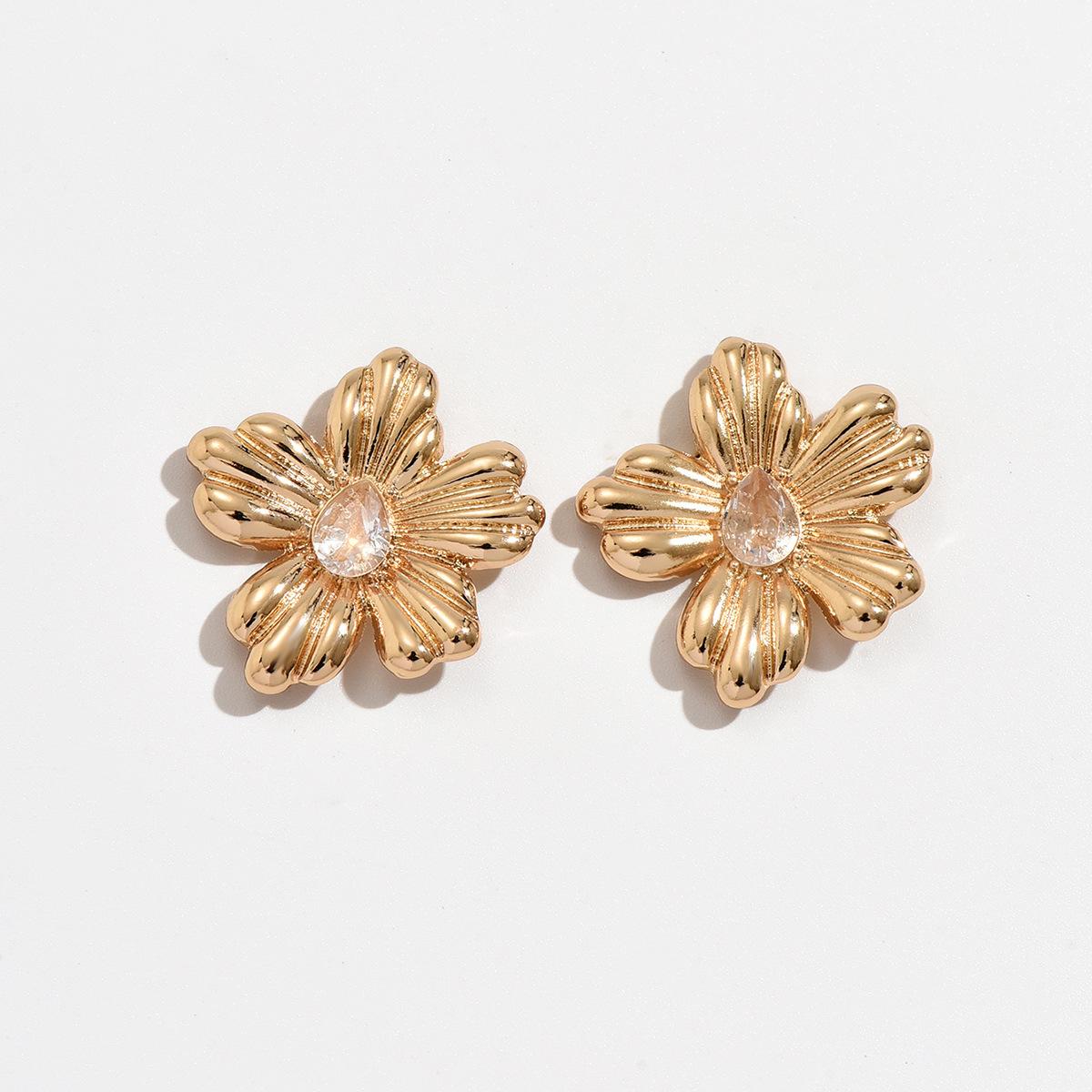 Minimalist Gold Heart Stud Earrings for Women - Ideal for Weddings and Fashion