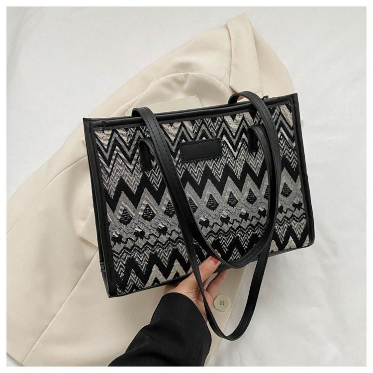Trendy Vintage Checked Tote Bag For Women Stylish Shoulder Handbag For 2024 Fall Winter Style 4
