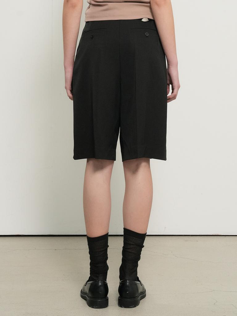 GENERALIDEA Pleated Bermuda Slacks [Black] / Gf1Lpt506
