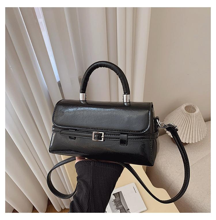 

Премиальная сумка женская весна-лето 2025 новая модная повседневная сумка-мессенджер женская портативная маленькая квадратная сумка