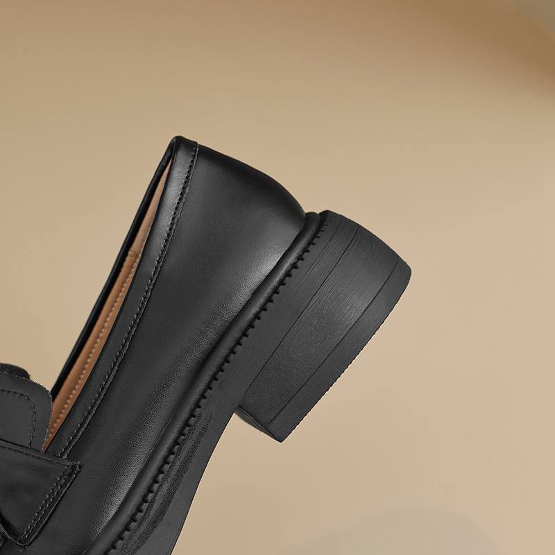 Krazing Pot Piele de vaca Varf rotund Fund gros Pantofi de primavara Brogues Inchideri metalice Platforme Femei Pompi