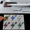 1 Stück 3D Metall Blitz Pluszeichen Logo Auto Seitenkotflügel Heckklappe Emblem Abzeichen Aufkleber für Auto Karosserie Dekorative Zubehörteile