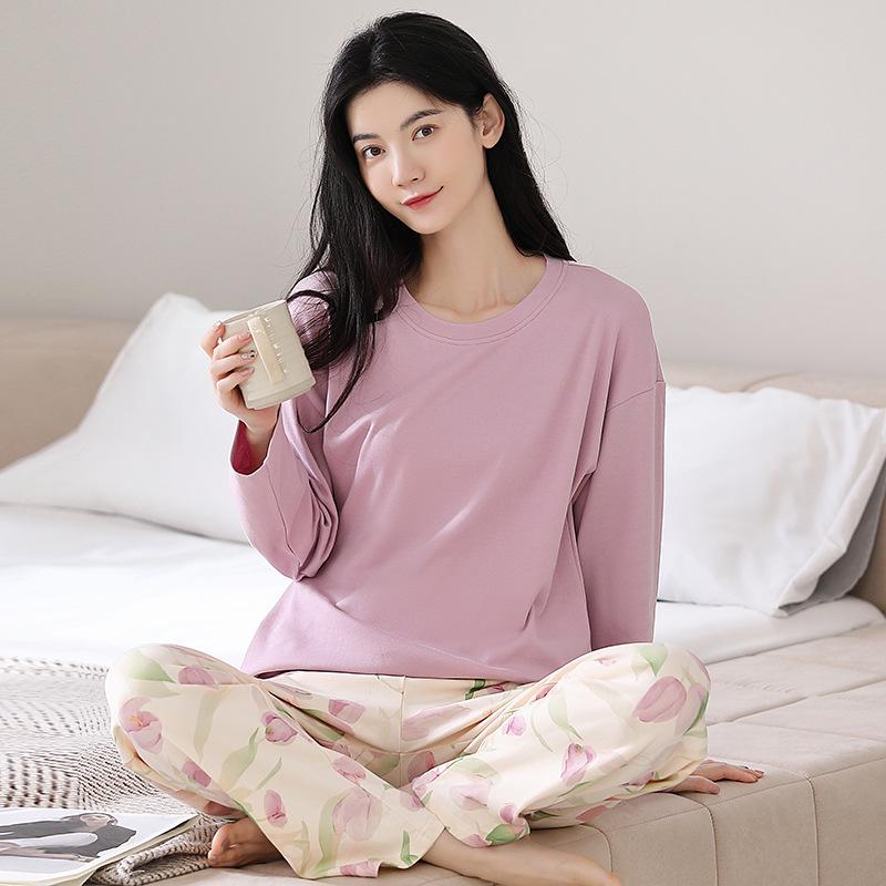 100% Cotton Women's Pajama Set – Breathable, Sweat-Absorbent, Long Sleeve Crew Neck for Indoor & Outdoor Wear (Autumn/Winter)