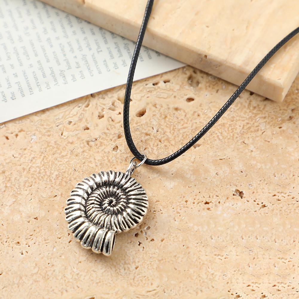 Goth Black Leather Wax Thread Chain With Tiny Conch Pendant Necklace For Women Simple Shell Snail Choker Y2K Vacation Jewelry