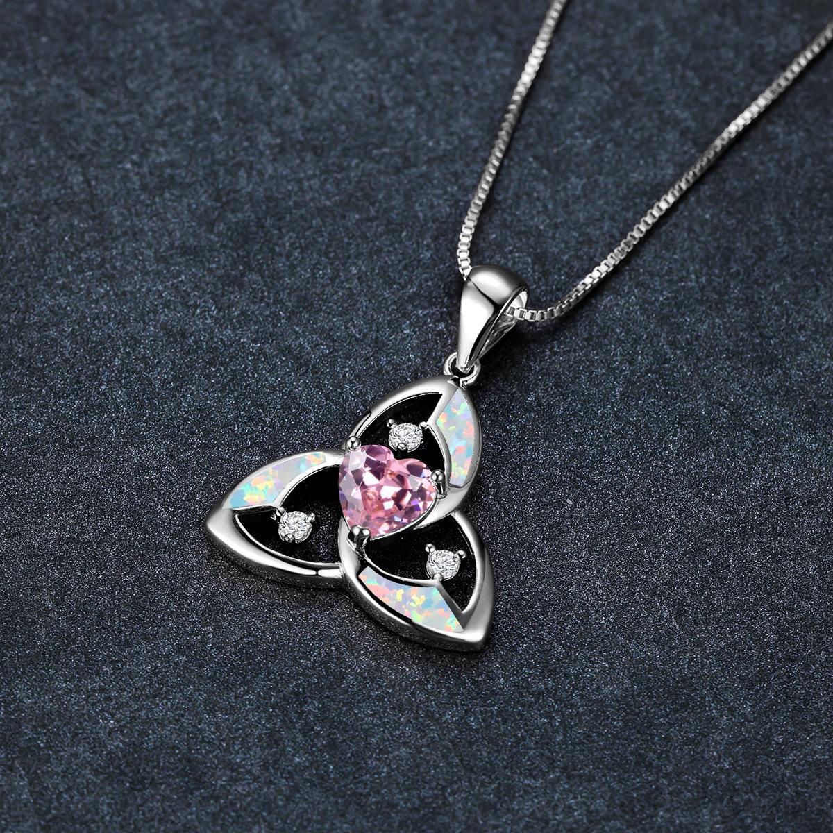 

New Rose Gold Pink Three Leaf Flower Pendant Necklace Elegant and High End Jewelry