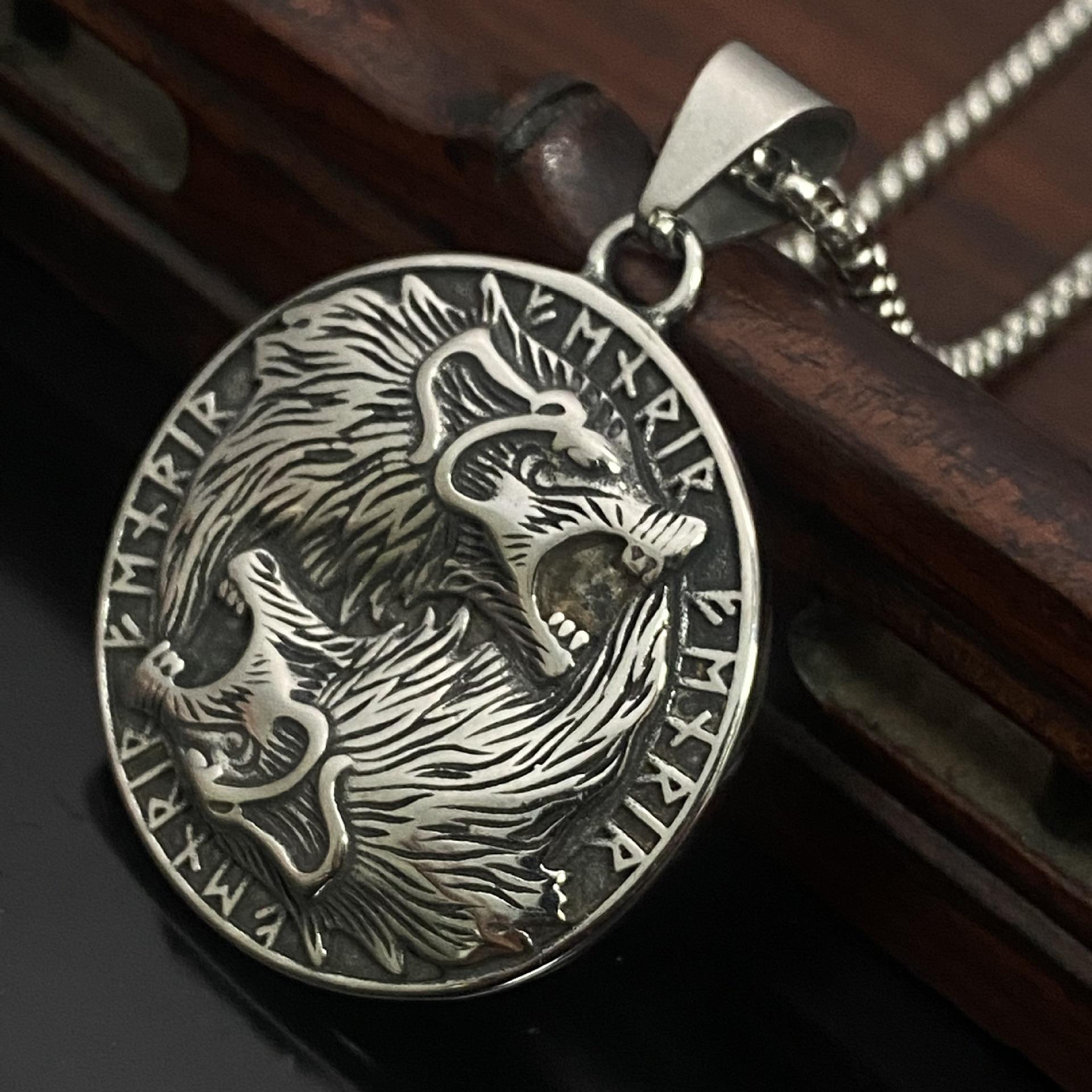 Nordic Retro Punk Double Wolf Head Titanium Steel Pendant Necklace