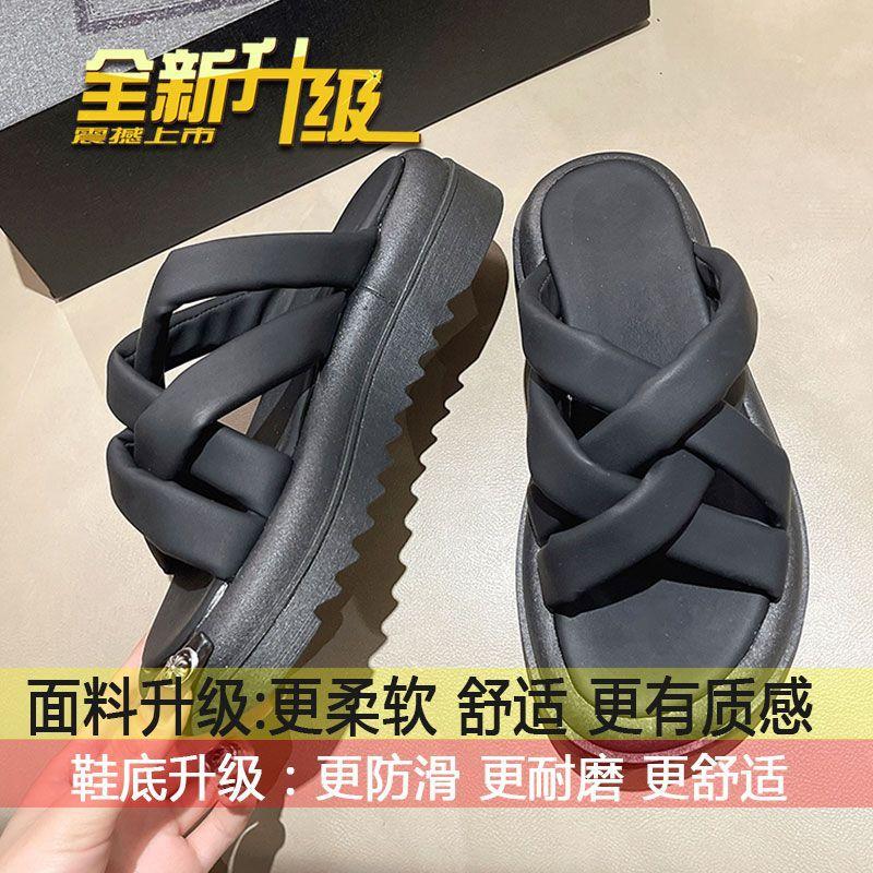 

Slippers wear summer women 2025 new thick-soled Internet celebrity explosion black cool slippers high-end women s beach shoes 40