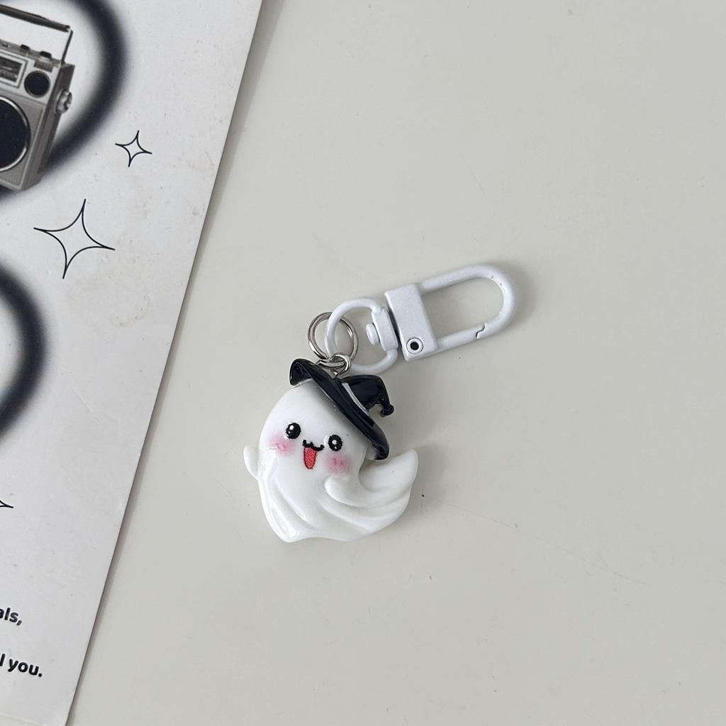 Spider Pumpkin Resin Keychain: Cute Halloween Heart Pendant for Bags