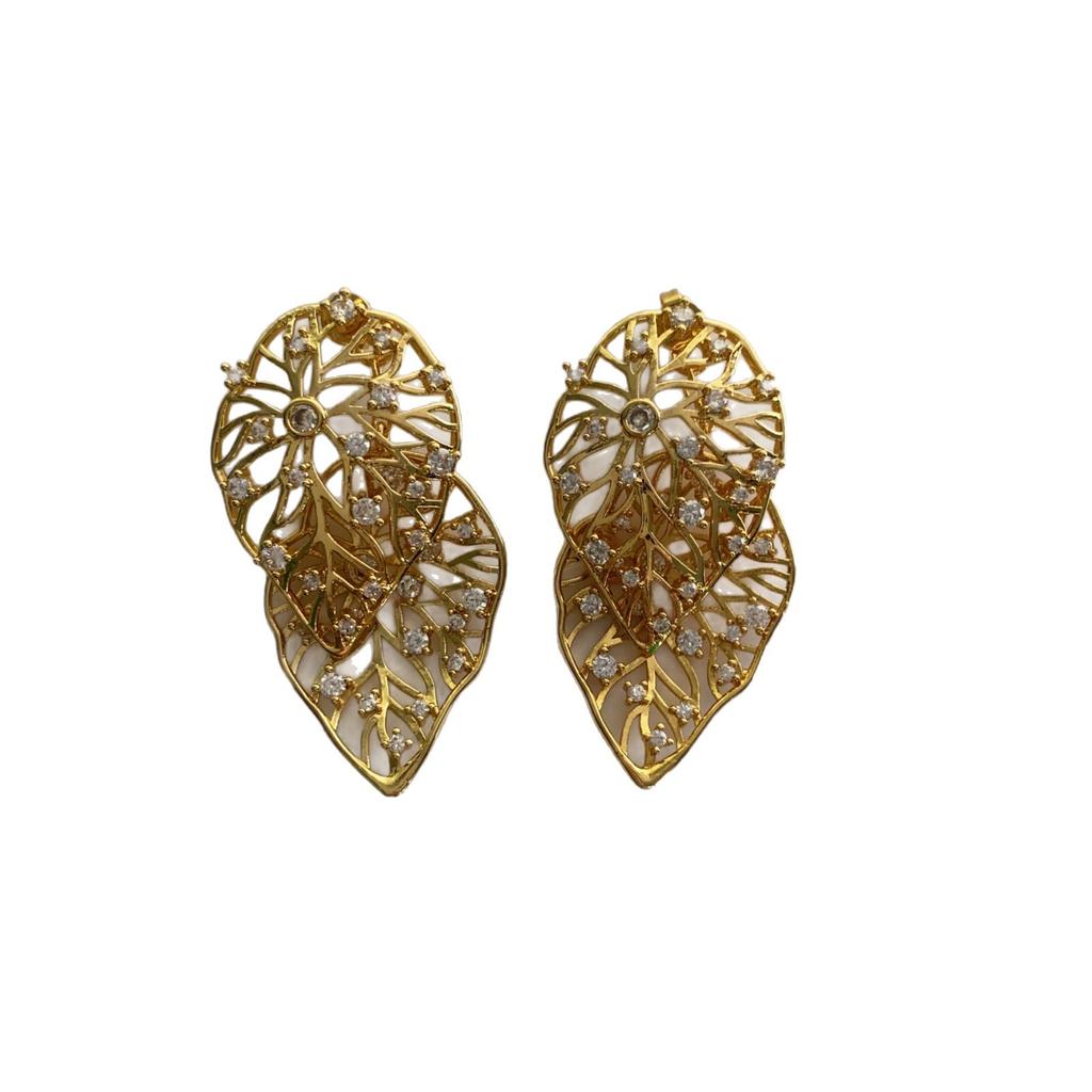 Natural Leaf Stud Earrings Are Simple and Exquisite, Niche Design, and a Hollow Leaf Is Embellished with Two White Stones To Embellish the Earrings