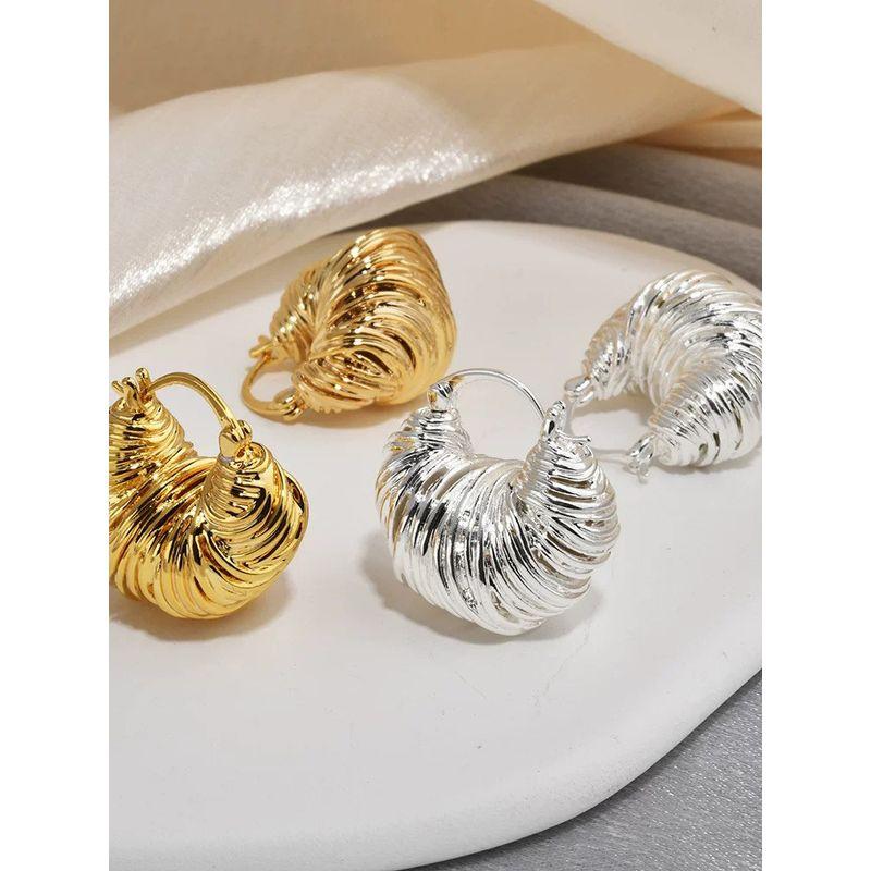 and American Entry Lux Accessible Luxury Heavy Industry Line Winding Ear Clip Earrings Tide Croissant Design Fashion All-Matching Graceful Earrings