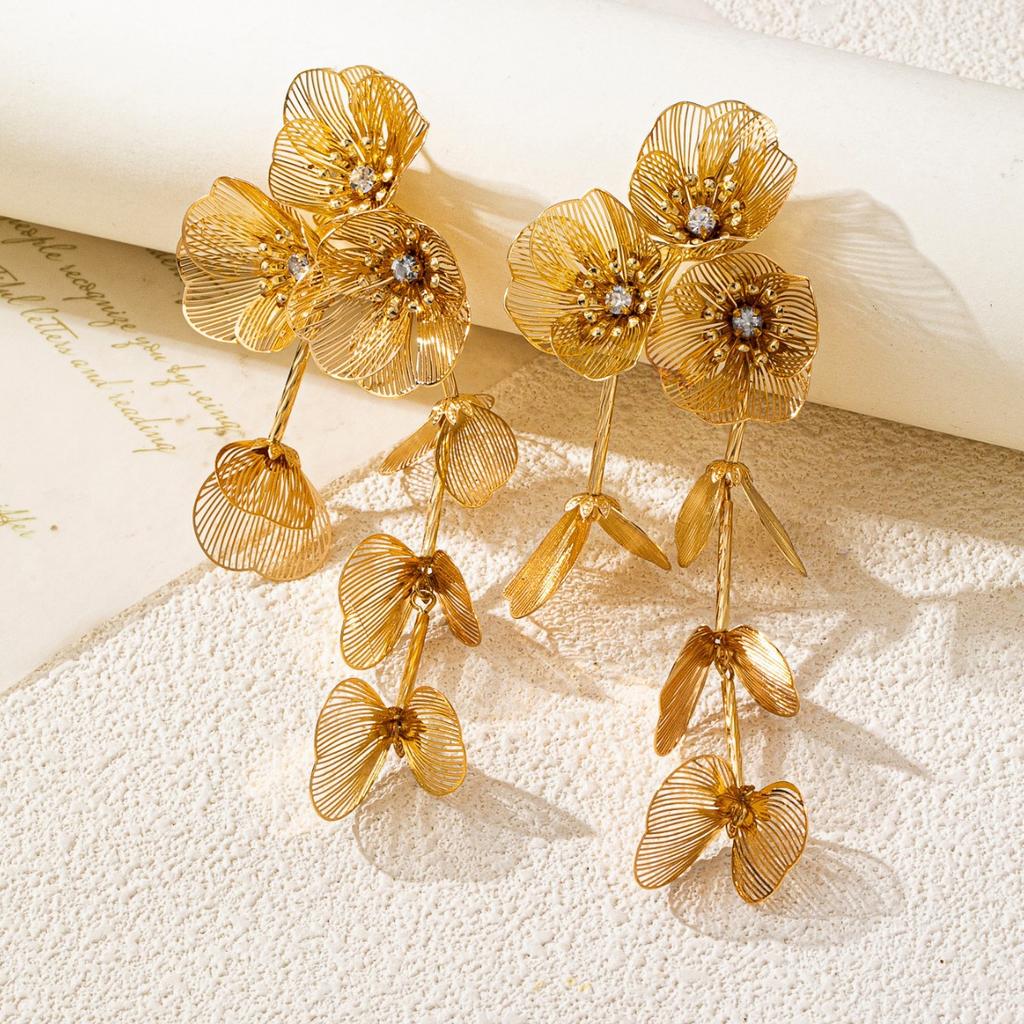 New Light Luxury Metal Diamond-set Exaggerated Long Fringed Flower Earrings Creative Temperament Flower