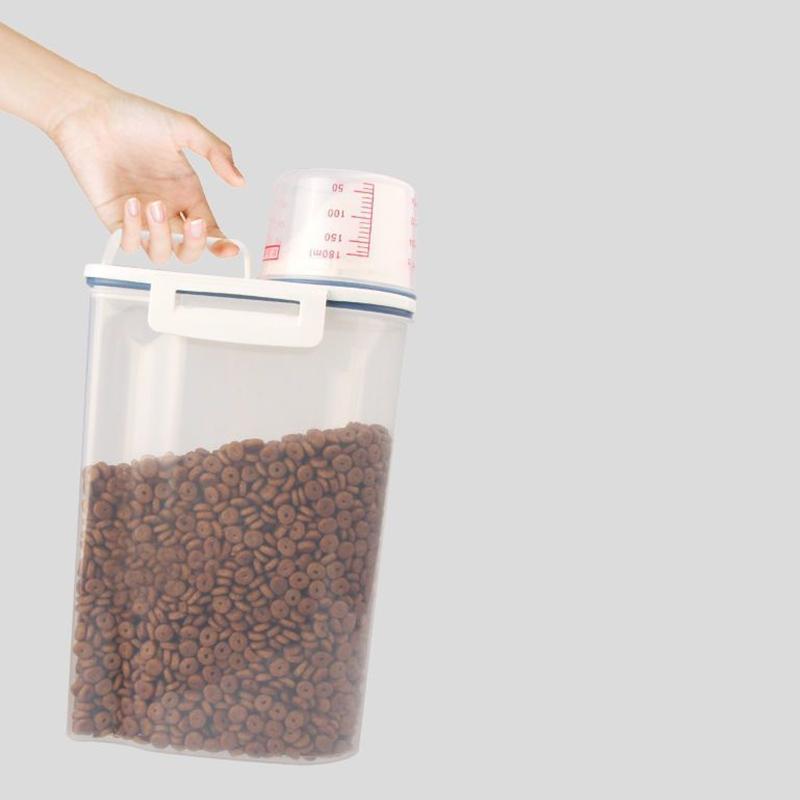 Balde de Ração para Cão Gato 1,5Kg/2Kg Tanque de Armazenamento de Plástico com Recipiente Copo Medidor Pote Selado à Prova de Umidade Acessórios Suprimentos para Animais de Estimação