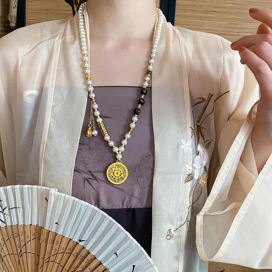 Glass Pearl Flower Round Pendant Necklace Accessories High-end Fashion Light Luxury Clavicle Chain New Items