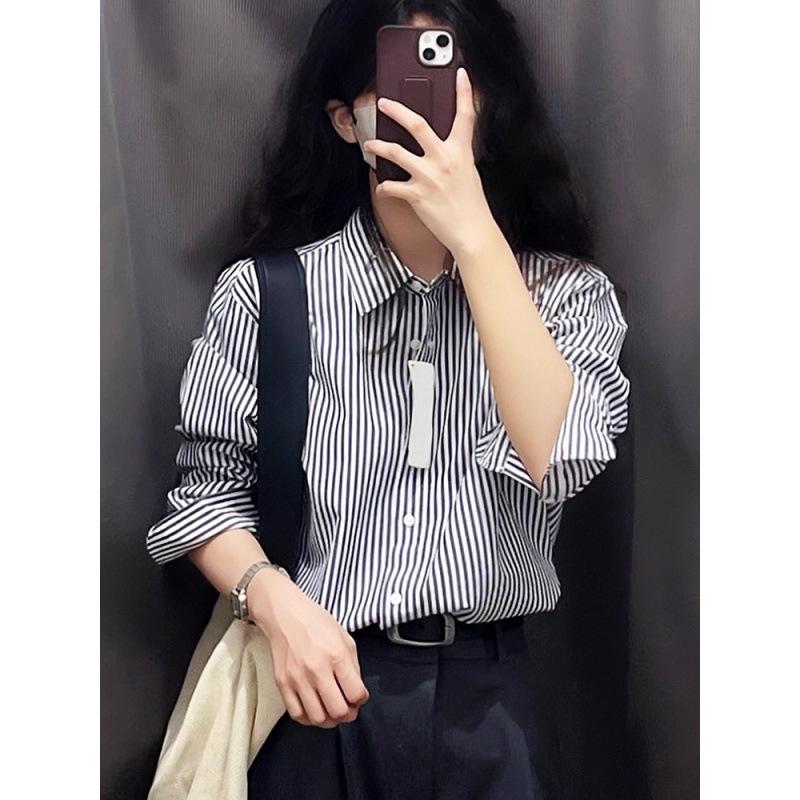 

2025 Spring/Summer Women s High-End Striped Layering Shirt - Light Luxury Petite Design, Perfect with a Vest M