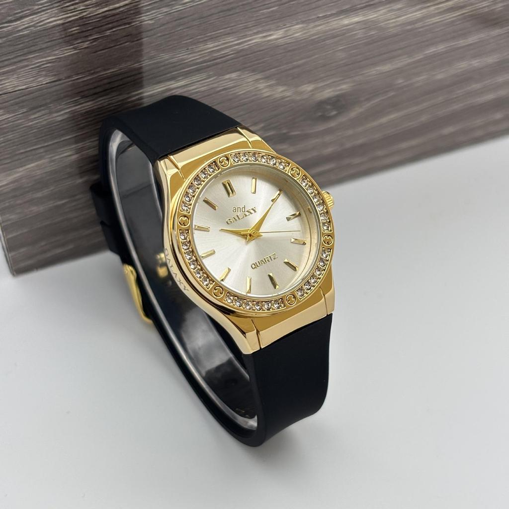 Elegant Men's Round Black Watch with Diamonds