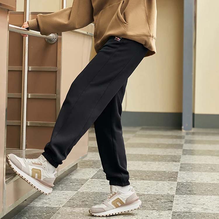 Li Ning Sports Trend Series Logo Print Elastic Waist Cuffed Warm Fleece Joggers Women Joggers Black AKLSB42-3