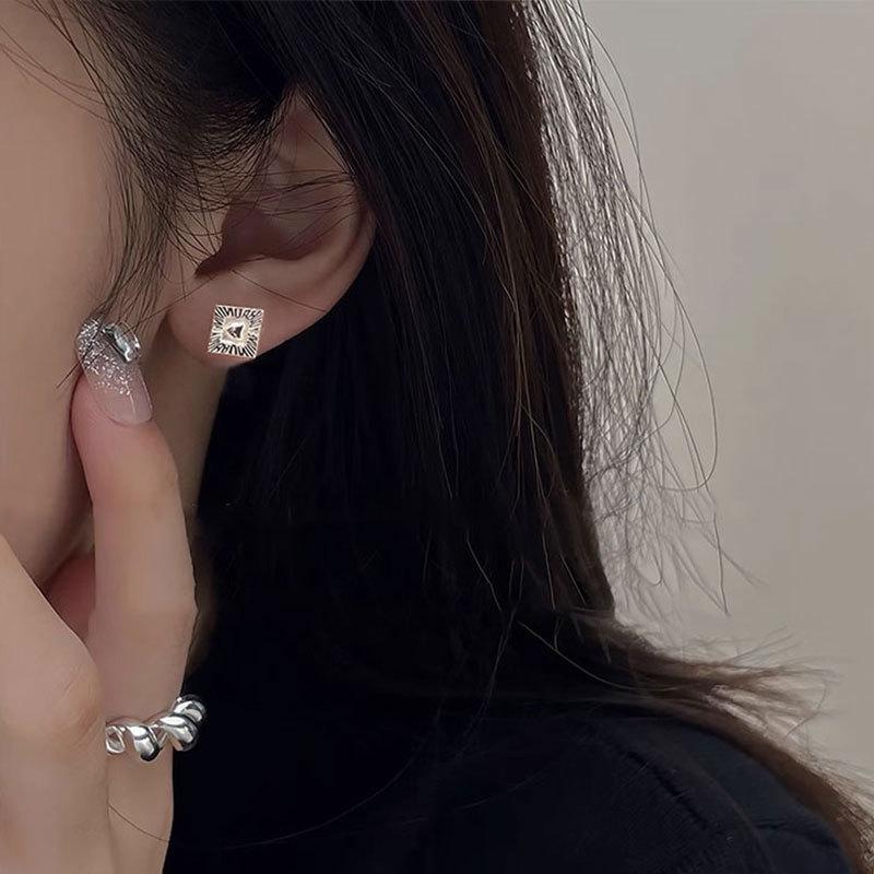 Quadratische Ohrringe für Damen im Sommer Neuer Stil und High-End Nischendesign und Leichter Luxus