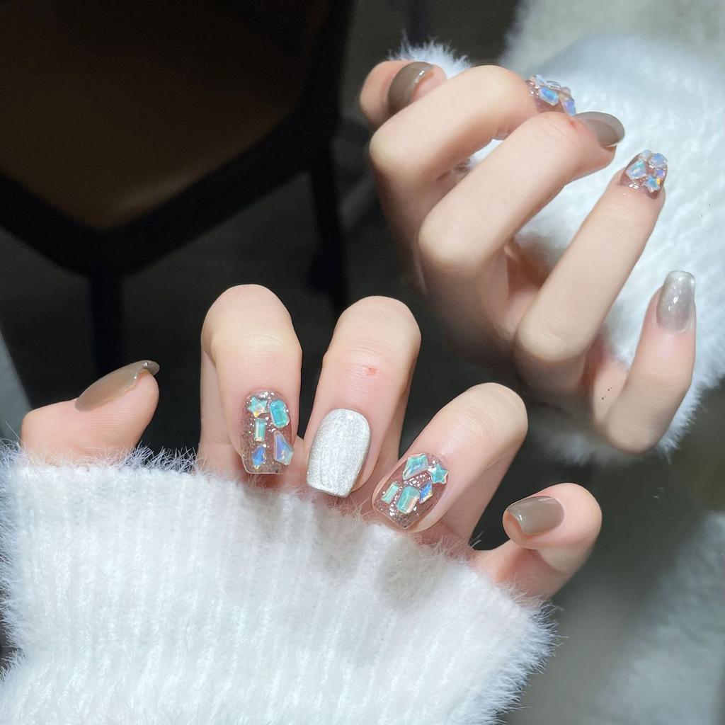Woman Glossy Fake Nail Cat Eye Glittering Short Square Artificial Nail for Women and Girl Party Activity
