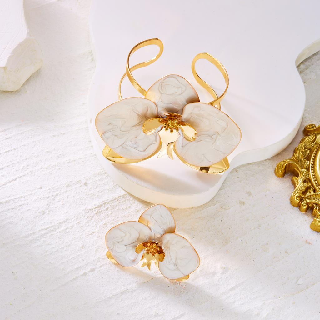 Elegant Exaggerated Metal Flower Jewelry Set for Women Gold Plated Enamel Dripping Oil Floral Finger Ring Bangles Party Jewelry