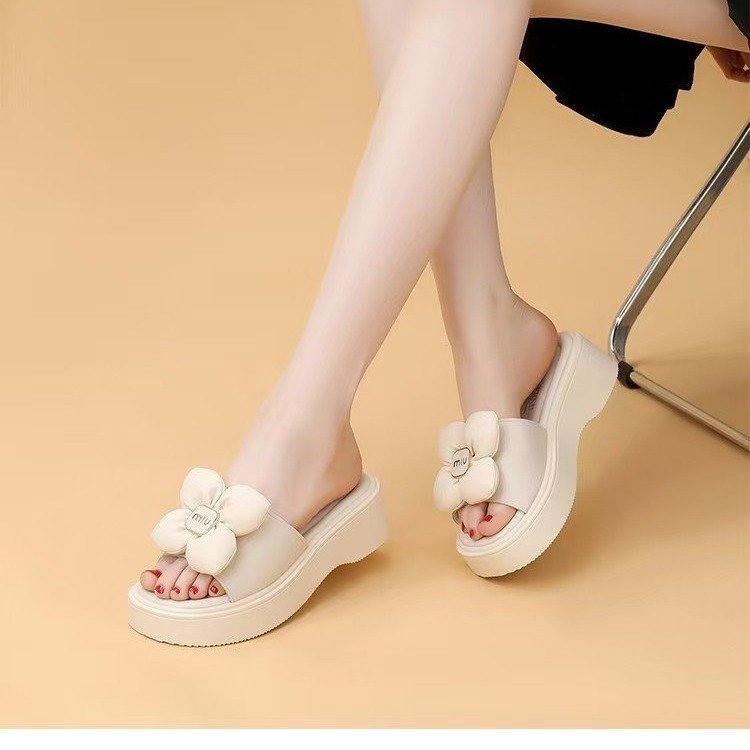 

Flower thick-soled outer wear on the feet, super comfortable with skirts, versatile sandals, new cool slippers in summer 40