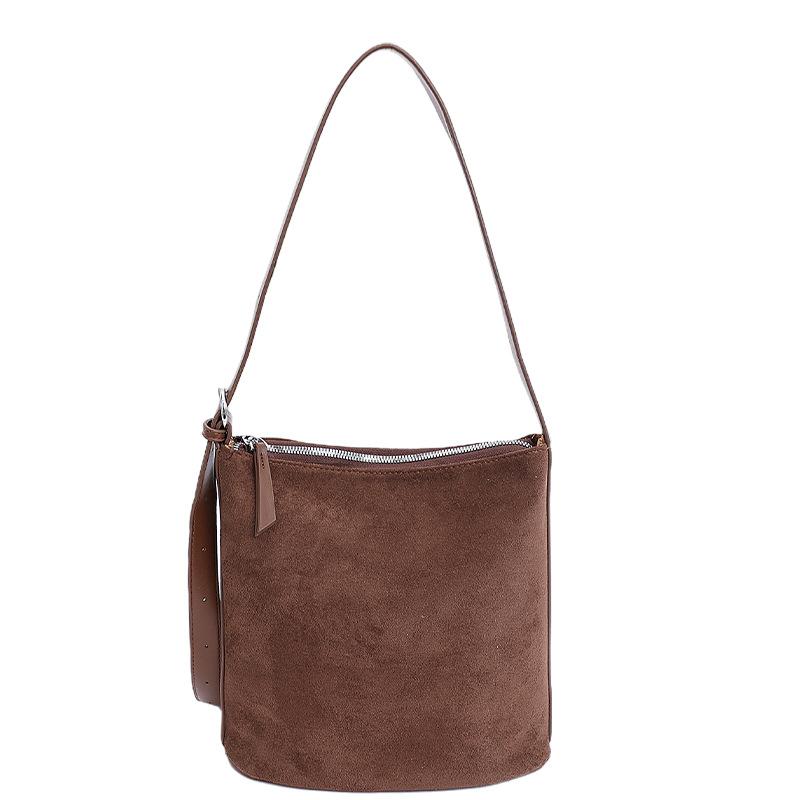 Large Capacity Bag Women's 2025 New Trendy Fashion Retro Shoulder Bag High Sense Commuter Bucket Bag Messenger Bag