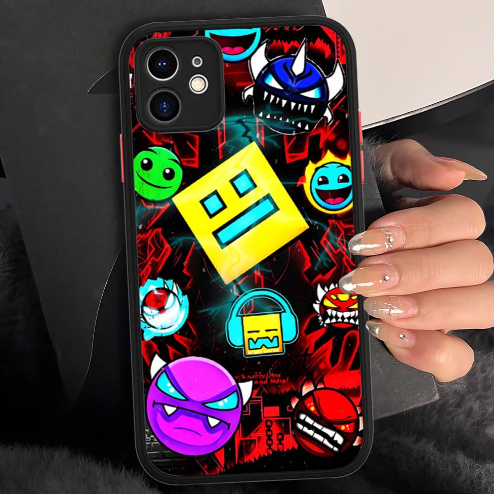 Cover per Telefono Opaca Traslucida Geometry Dash Per iPhone 15 16 Pro Max 11 12 13 14 XS XR X Plus 16E