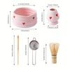 Set Matcha in Ceramica con Decalcomania a Cuore 2/4/5 Pezzi, Carino Set Matcha Include Ciotola Matcha, Frusta Matcha e Supporto, Cucchiaio di Bambù, Setaccio