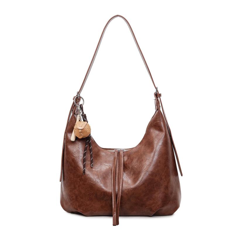 Soft PU Hobo Bag with Slouchy Design and Adjustable Strap Ideal for Everyday Use and Casual Outfits