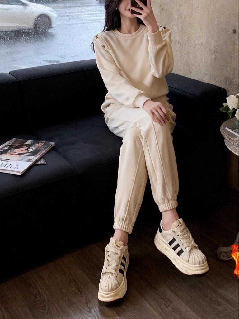 Korean Style Women's Sportswear Set 2025: Chic Autumn/Winter Slimming Running Suit, Casual Two-Piece Trend.