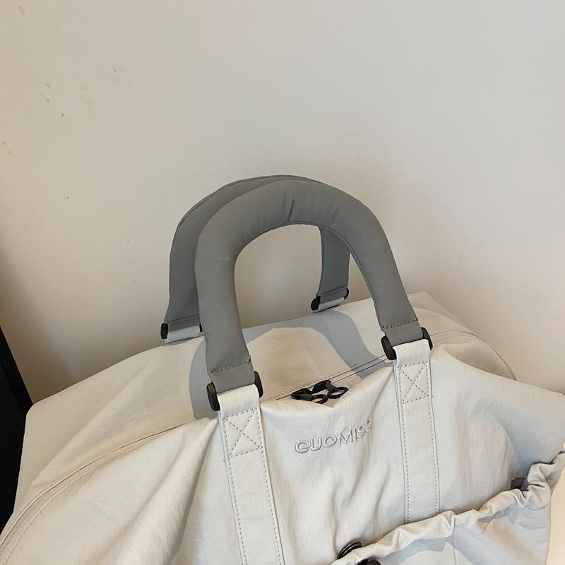 Minimalist Travel Duffel Bag with Front Pocket Large Capacity Weekend Casual Carry On Bag