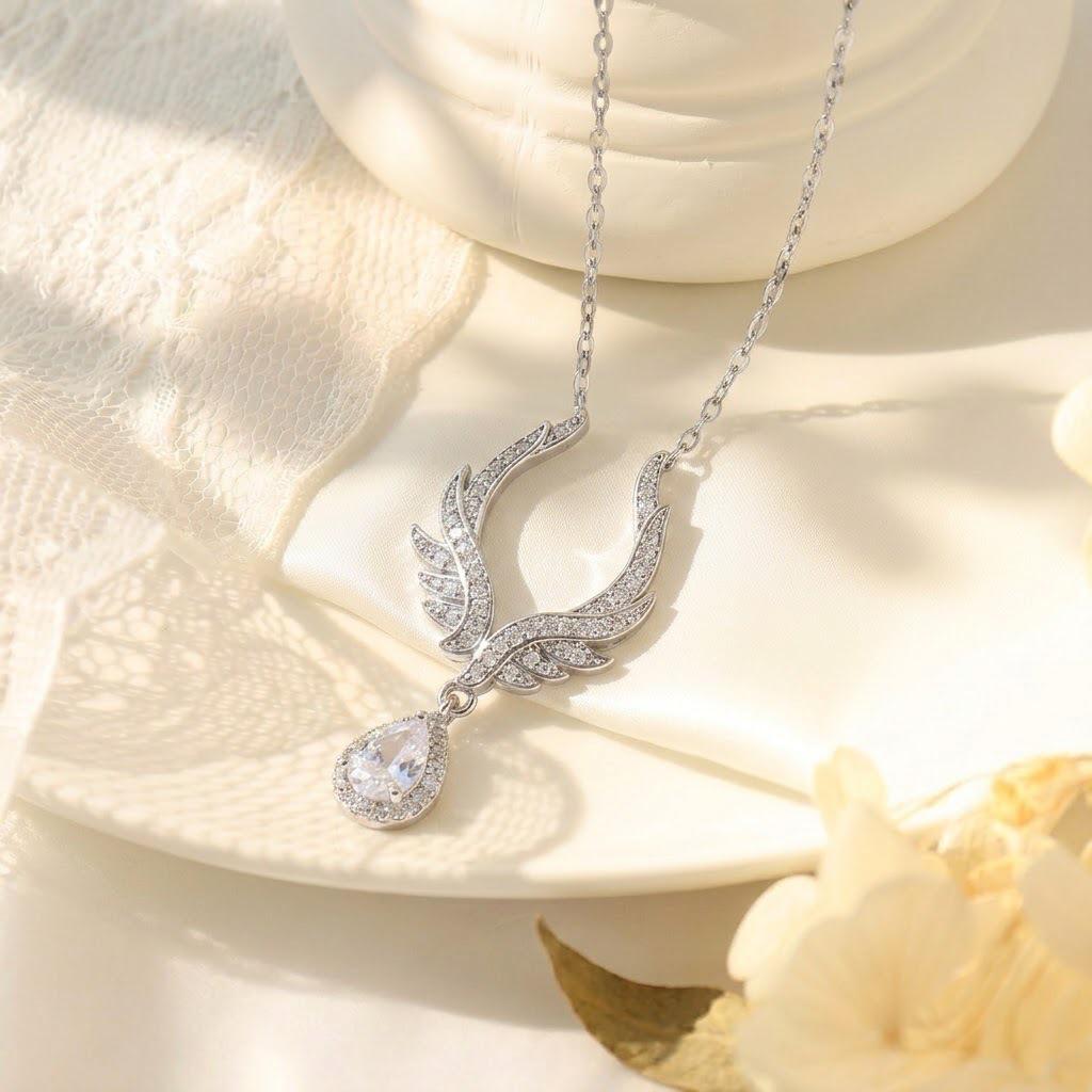 Emerald Zirconia Four-Leaf Clover Rotating Necklace - Luxury Dopamine Accent Clavicle Chain