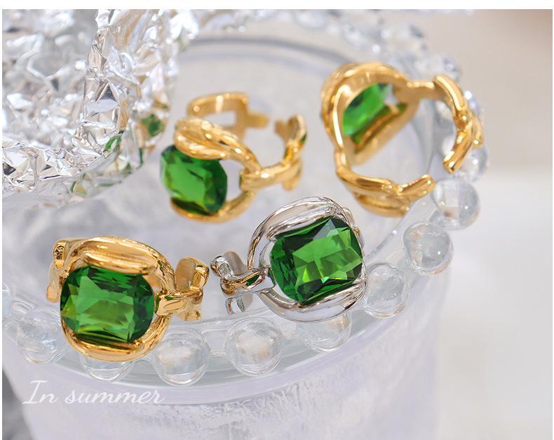 Exquisite Non-Fading Emerald Crystal Ring for Women - Gold-Plated Titanium Steel