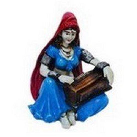 Rajasthanische Dame spielt Harmonium Schauobjekt Polyresin Statue (12,5 cm x 10 cm x 15 cm, Blau und Rot)