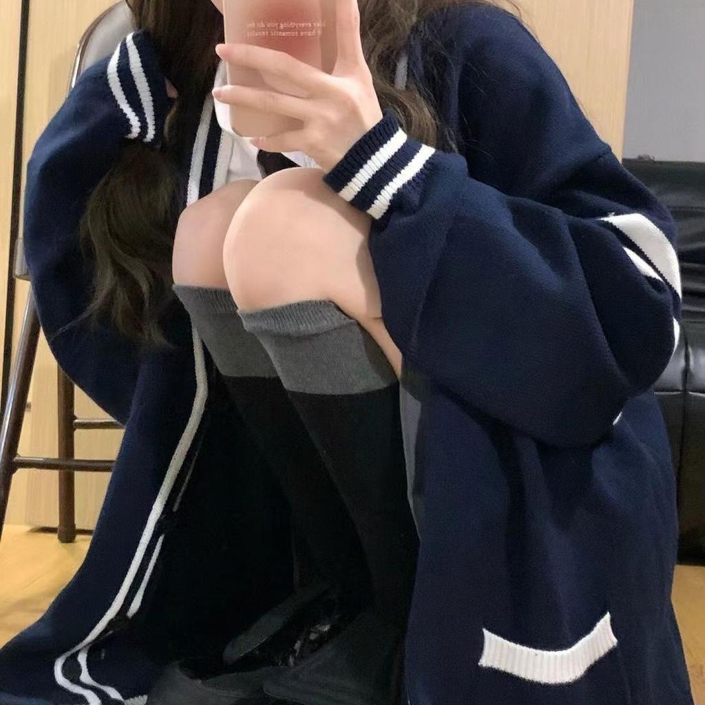 College Style Neue Abzeichen Stickerei Kontrast Farbe Pullover Strickjacke für Weibliche Studenten Vielseitige Strickwaren Jacke Trendy