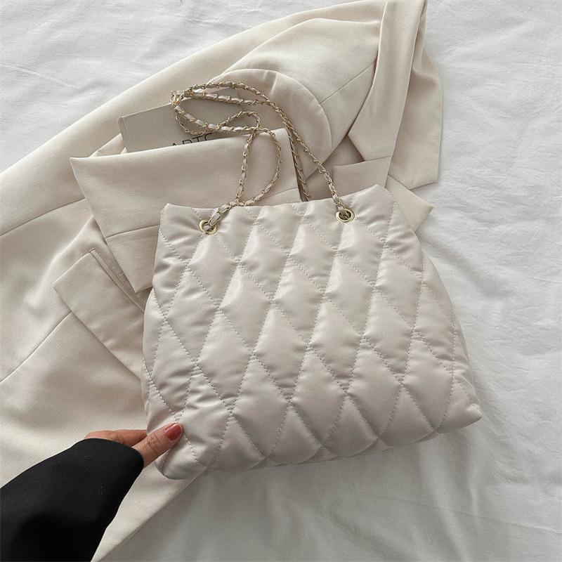 Large Capacity Fashion Rhombus Embroidery Thread Versatile Chain Shoulder Bag Women 2025 New Texture Tote Bag Women